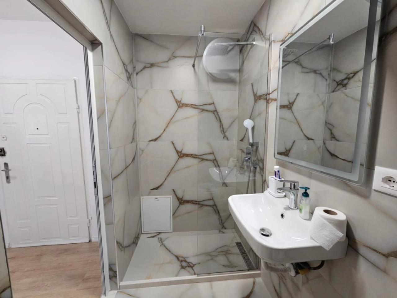Alan Apartments 4 Myslym Shyri Тирана Екстер'єр фото